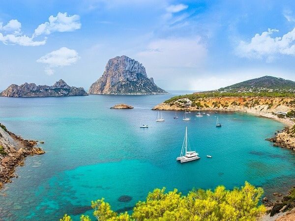 Ibiza más allá de la fiesta: cómo disfrutar de la isla desde una perspectiva más exclusiva